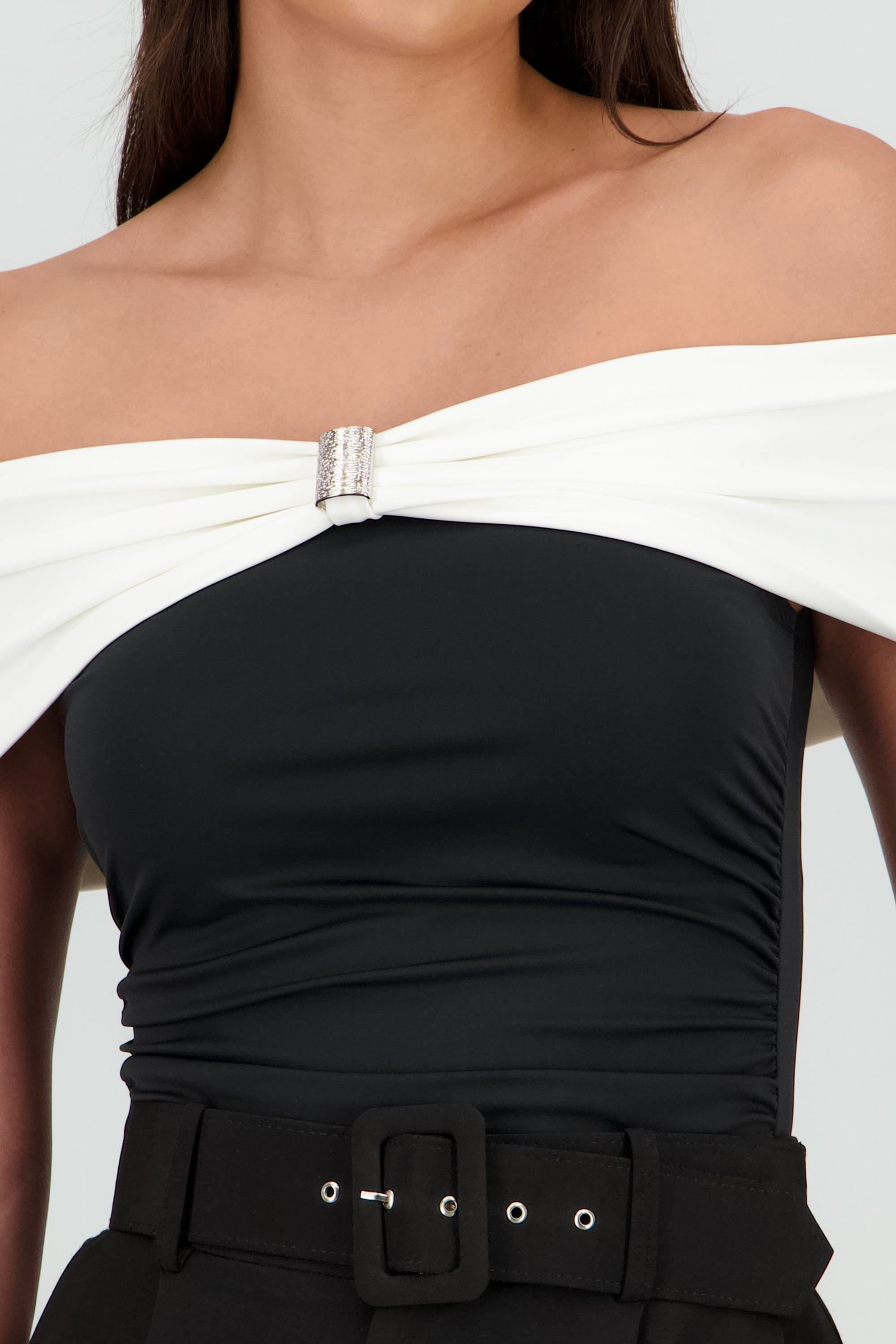 Bodysuit off shoulder detalle NEGRO BLANCO