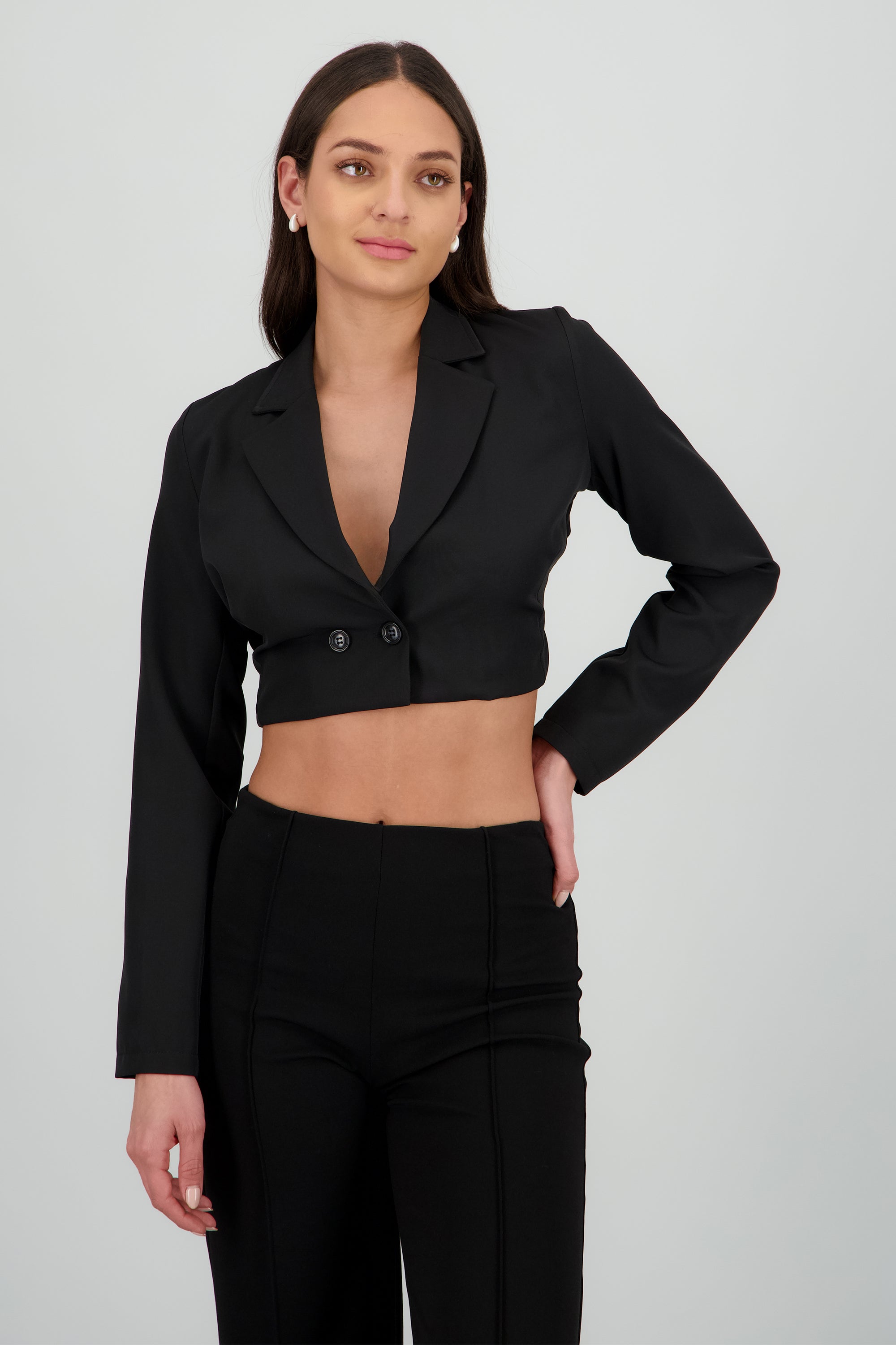 Blazer crop detalle abertura espalda NEGRO
