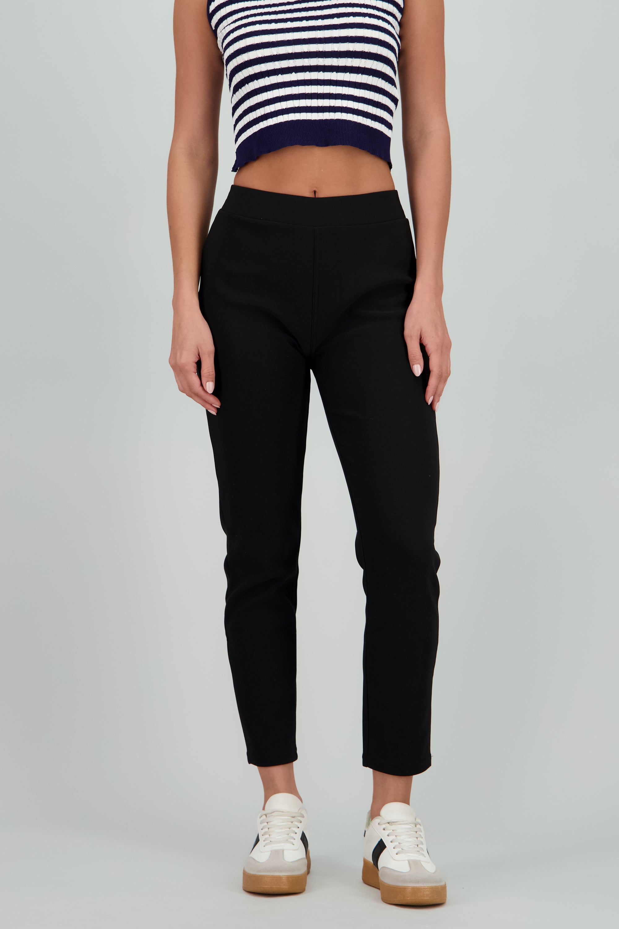 Pantalon liso NEGRO