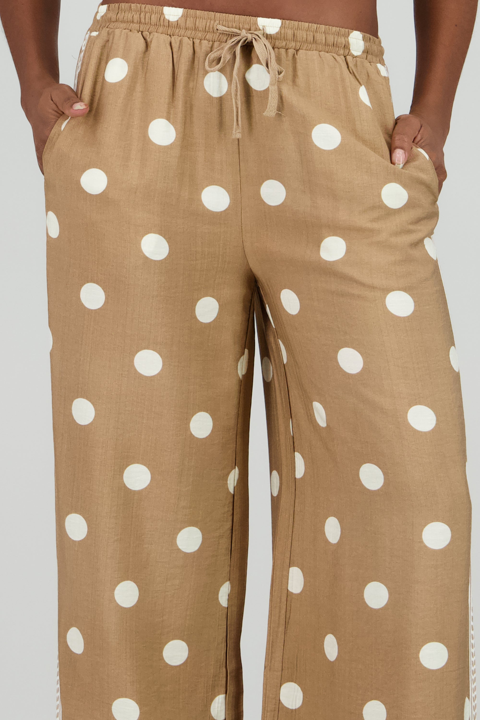 Pantalon fluido resorte detalle costados KHAKI COMBO