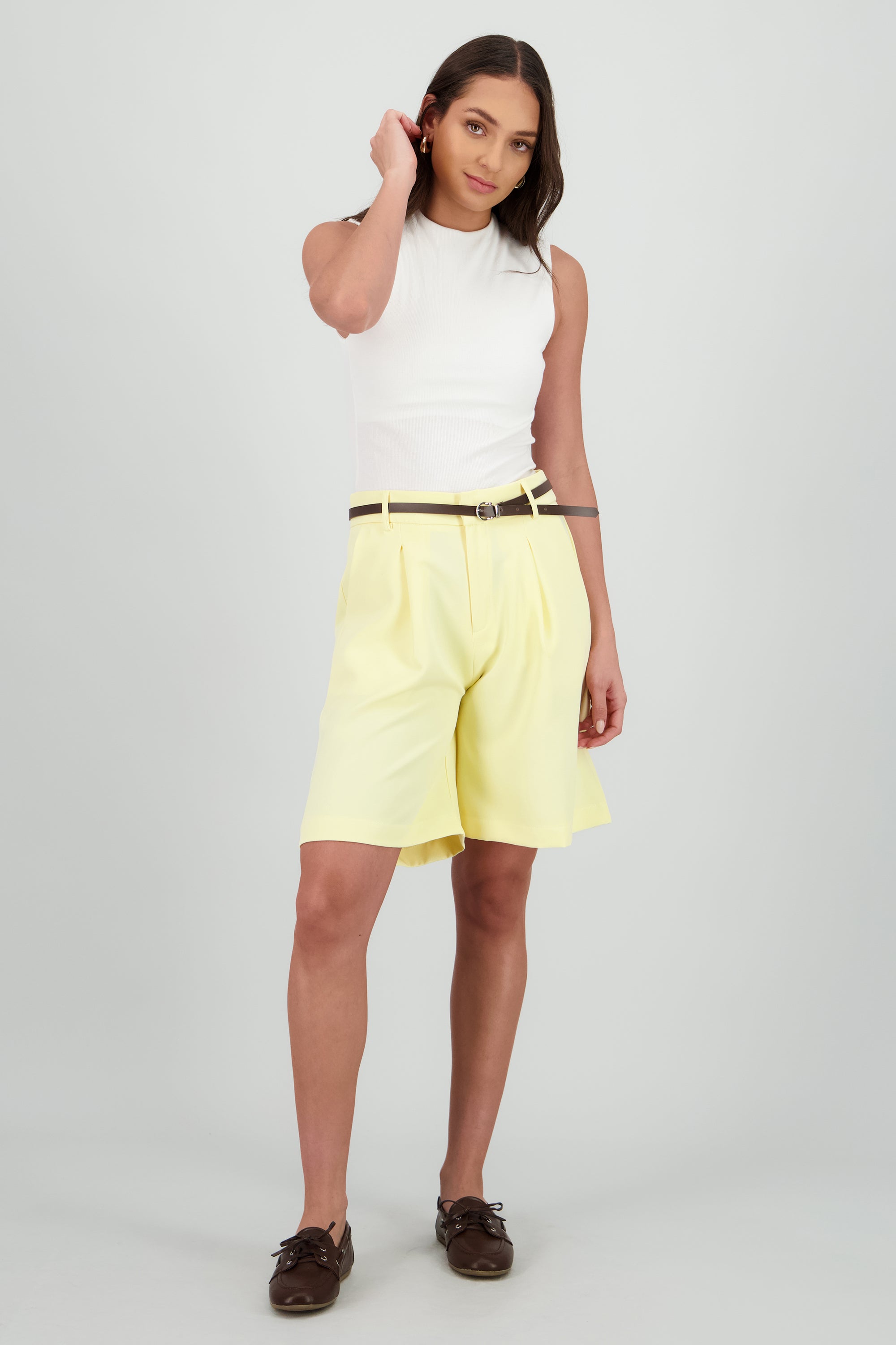 Bermudas con cinto delgado AMARILLO PASTEL