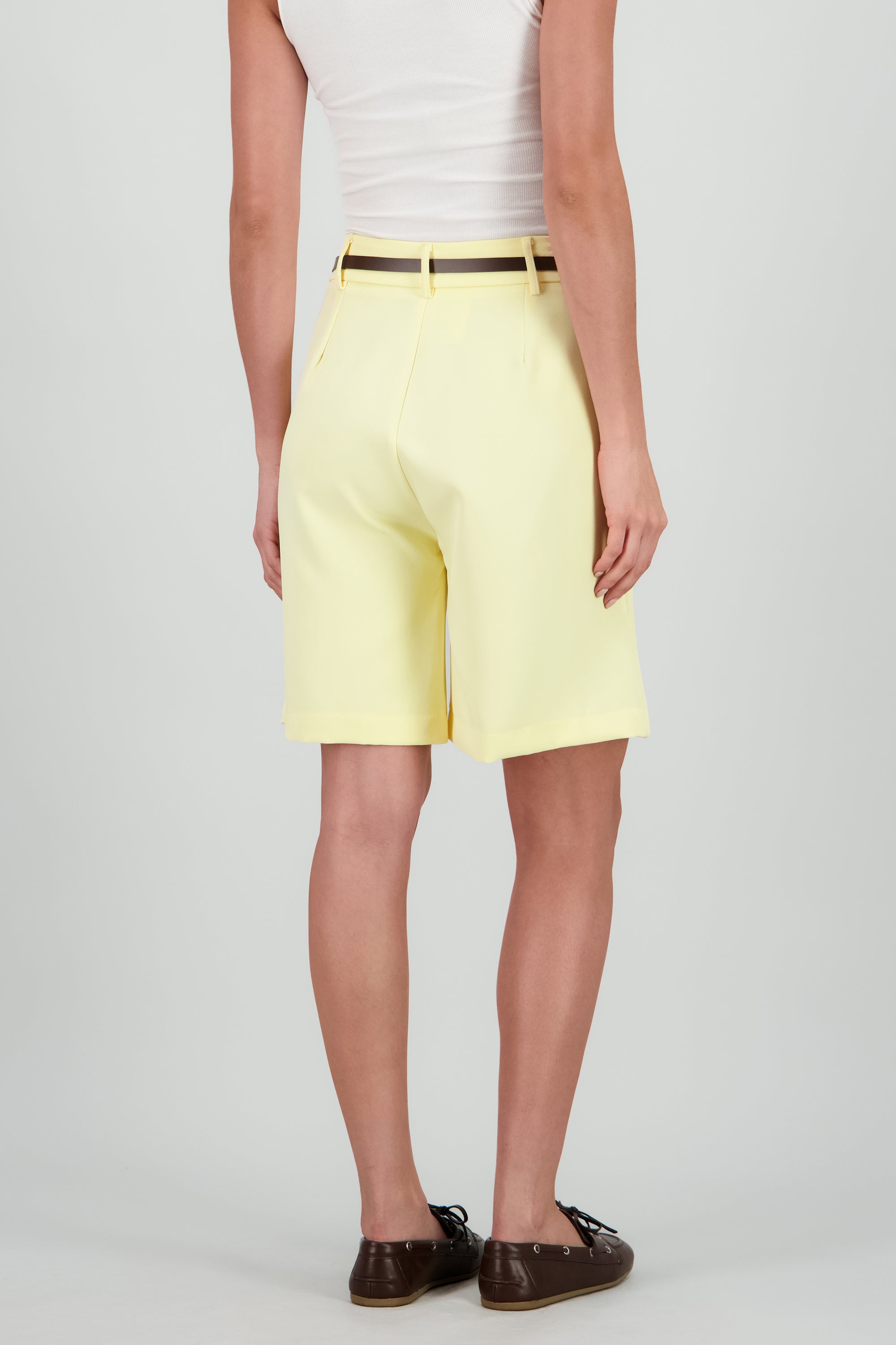 Bermudas con cinto delgado AMARILLO PASTEL