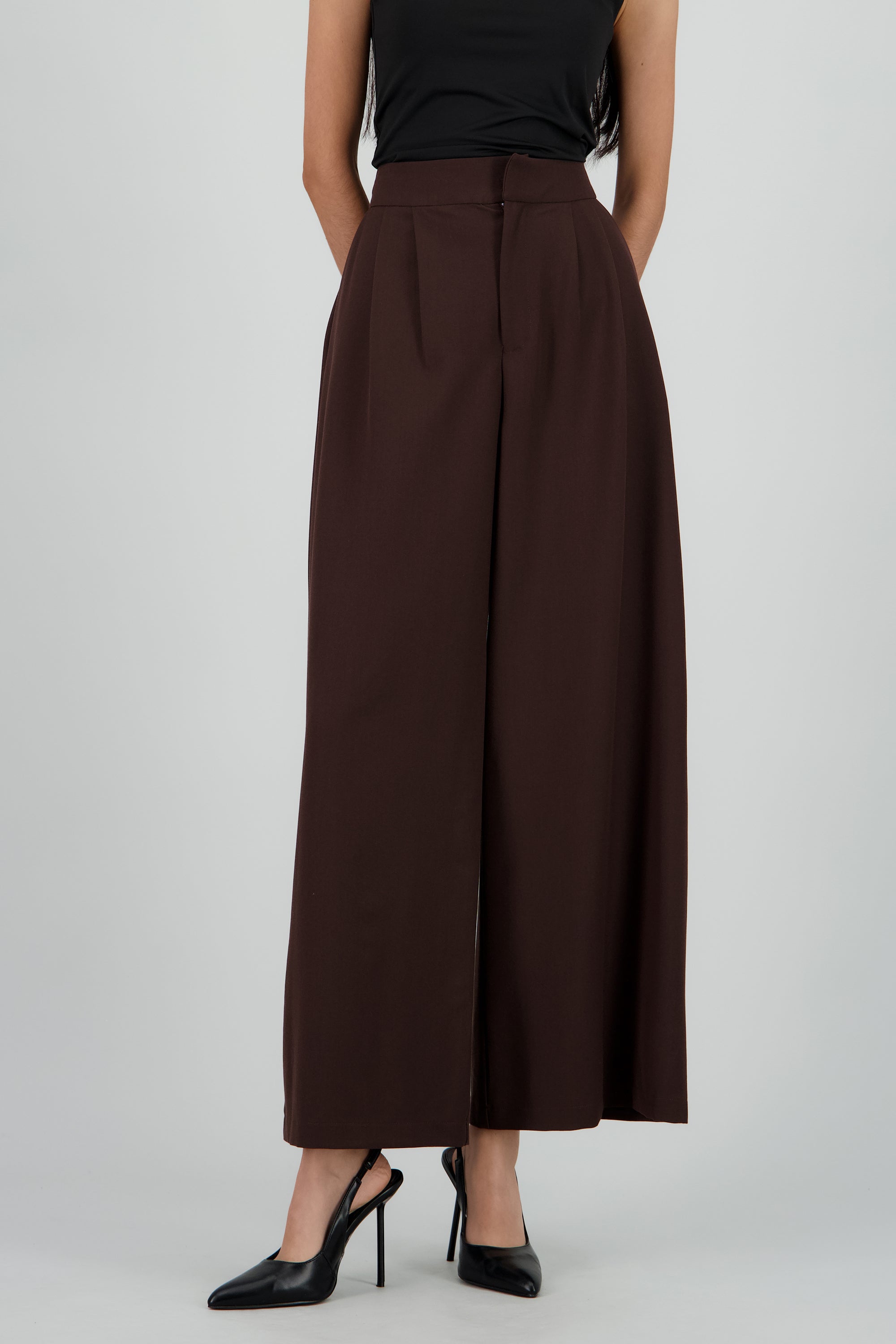 Pantalon amplio pretina detalle ajustadores CHOCOLATE