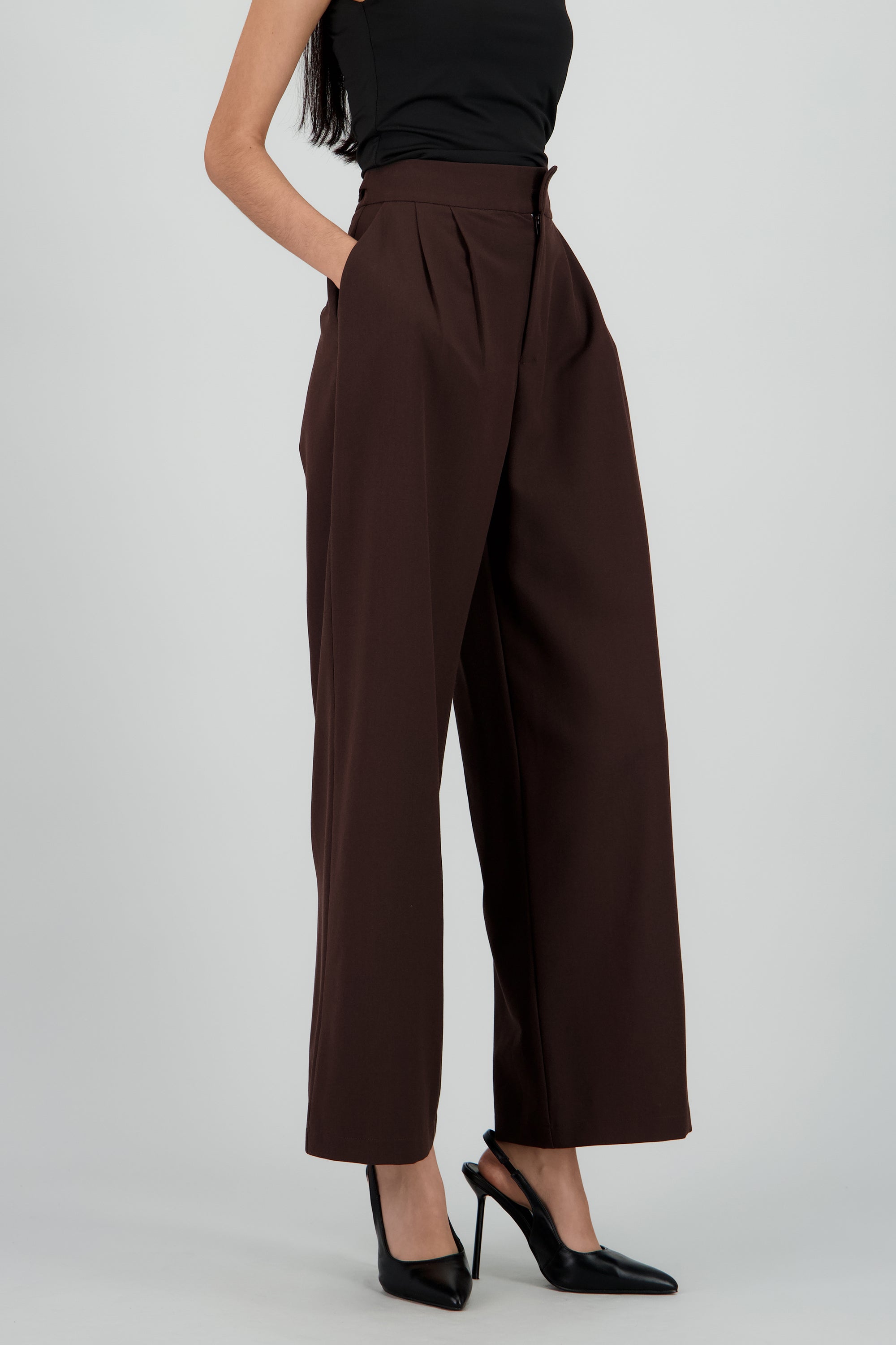 Pantalon amplio pretina detalle ajustadores CHOCOLATE