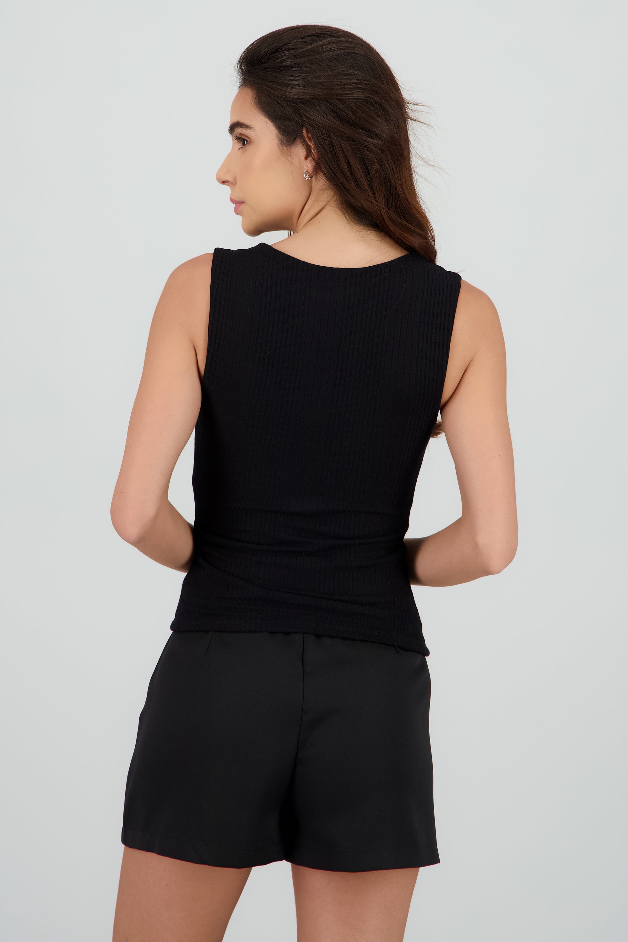 Top liso titantes escote cuadrado NEGRO