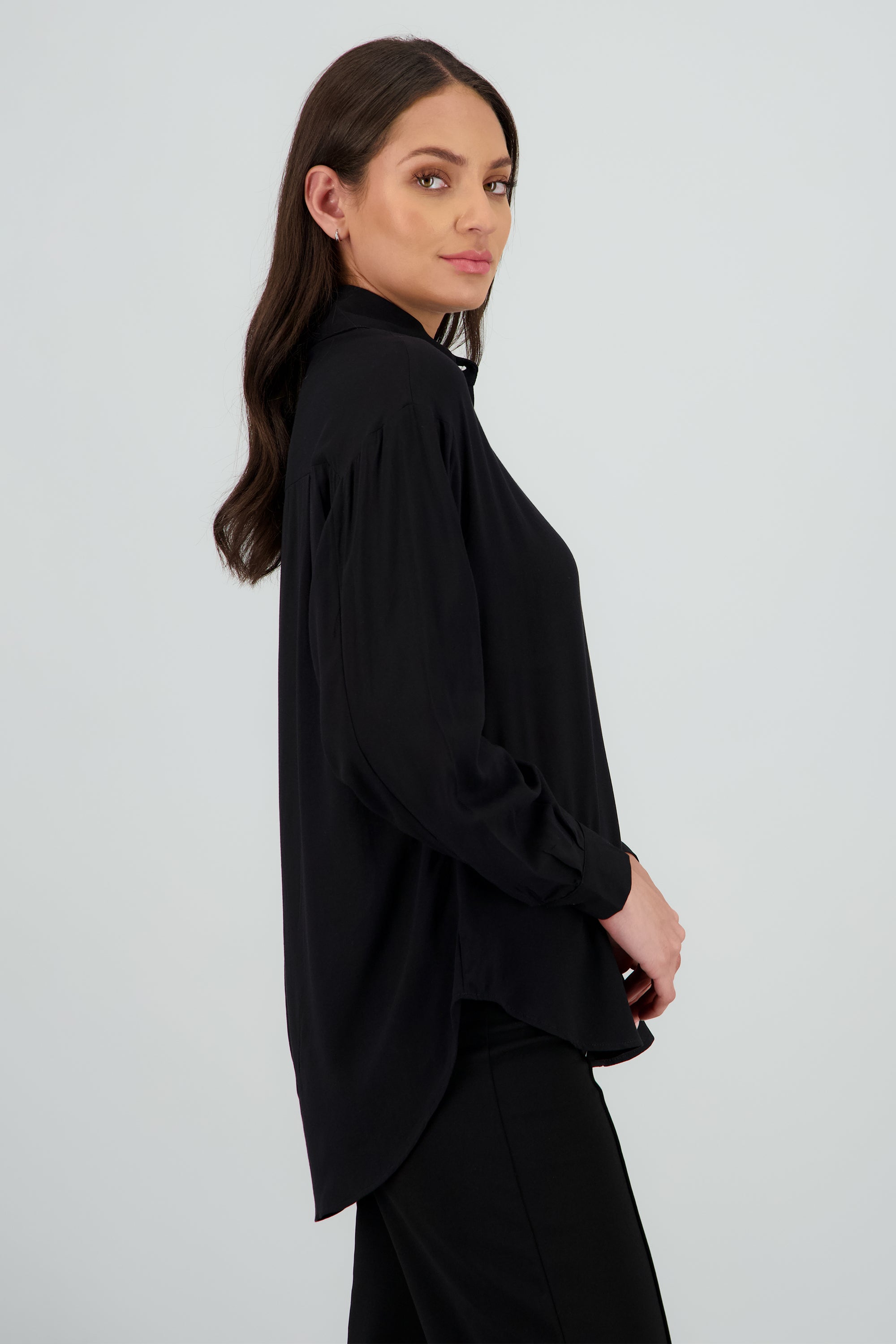 Camisa lisa manga larga detalle cuello NEGRO