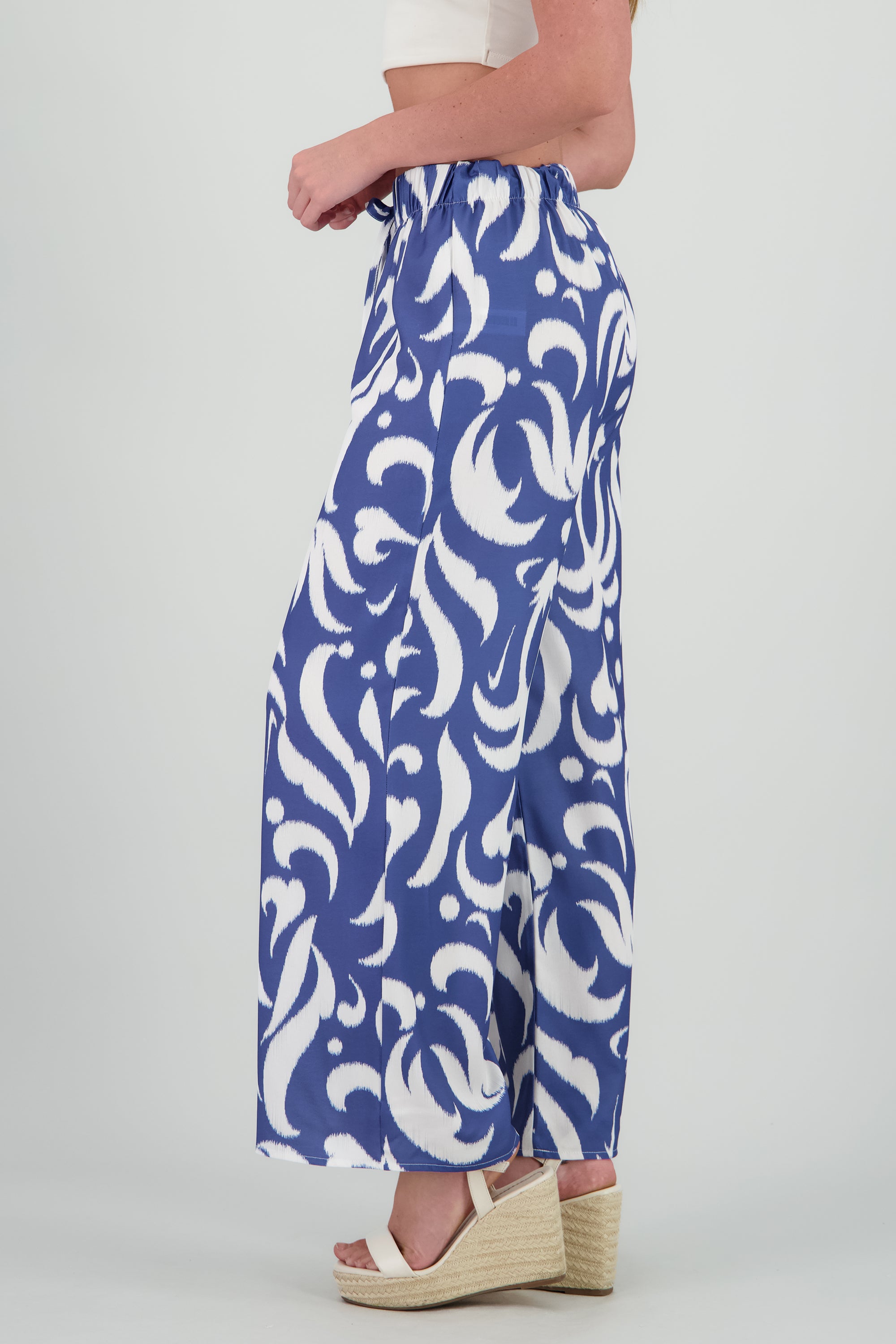 Pantalon amplio estampado tropical AZUL COMBO