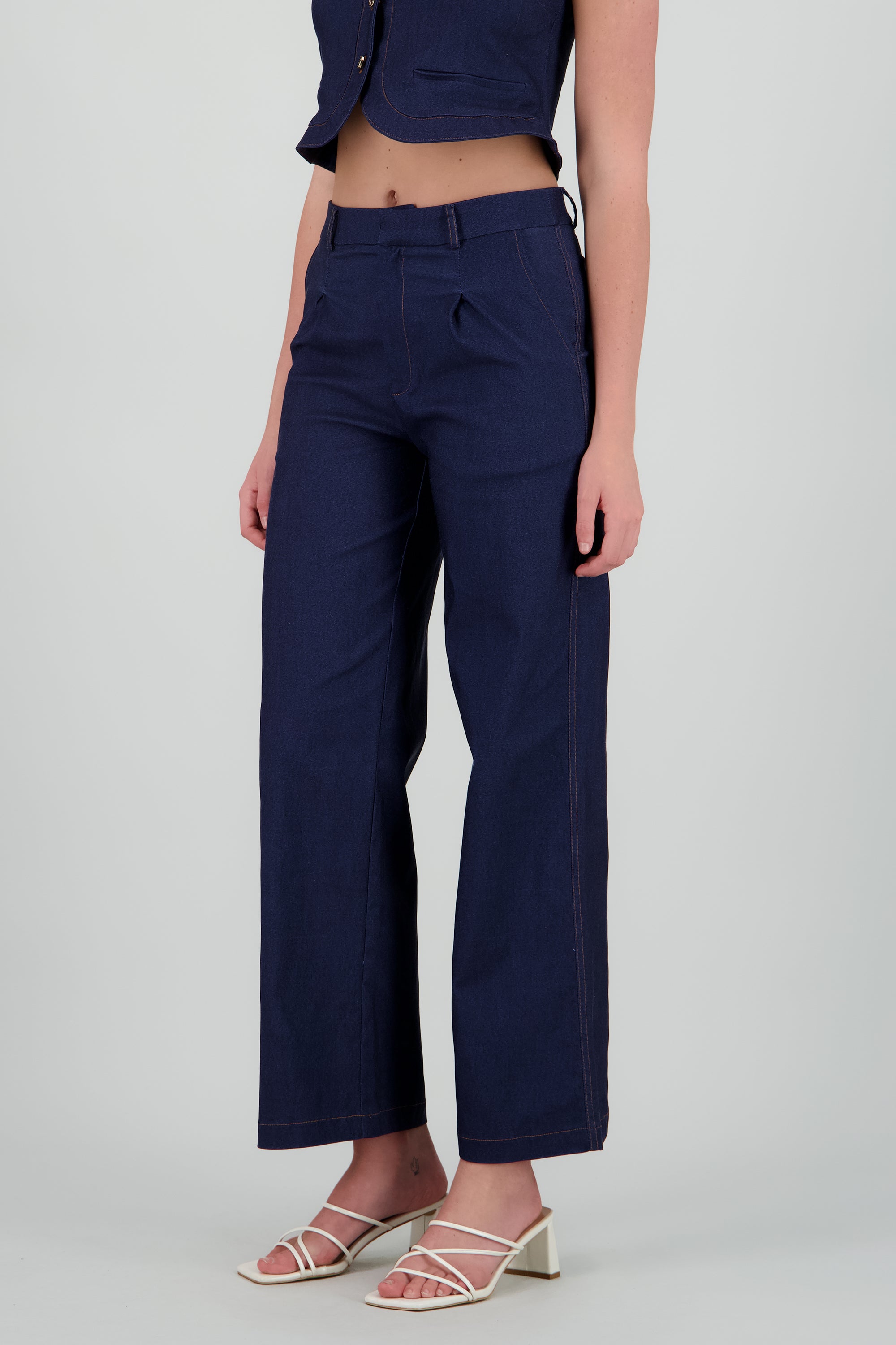 Pantalon amplio detalle pinzas AZUL