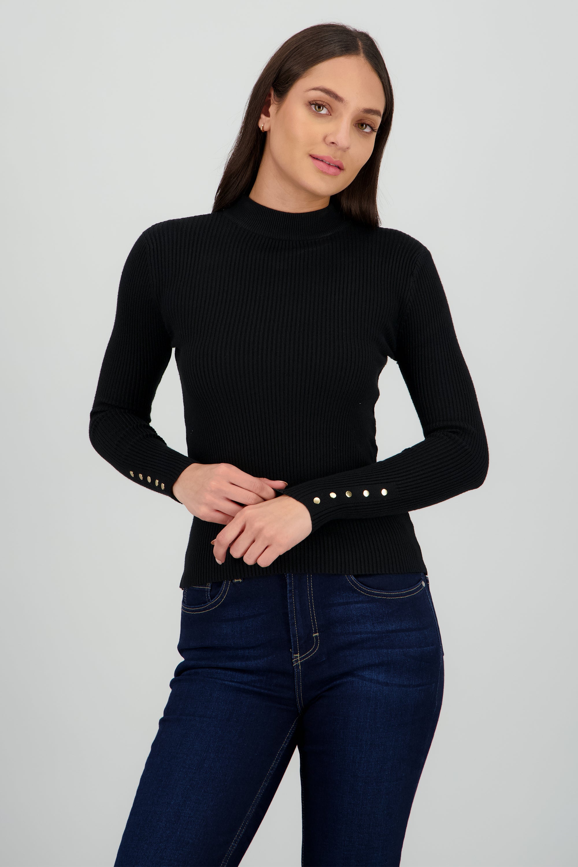 Sueter liso detalle botones mangas NEGRO