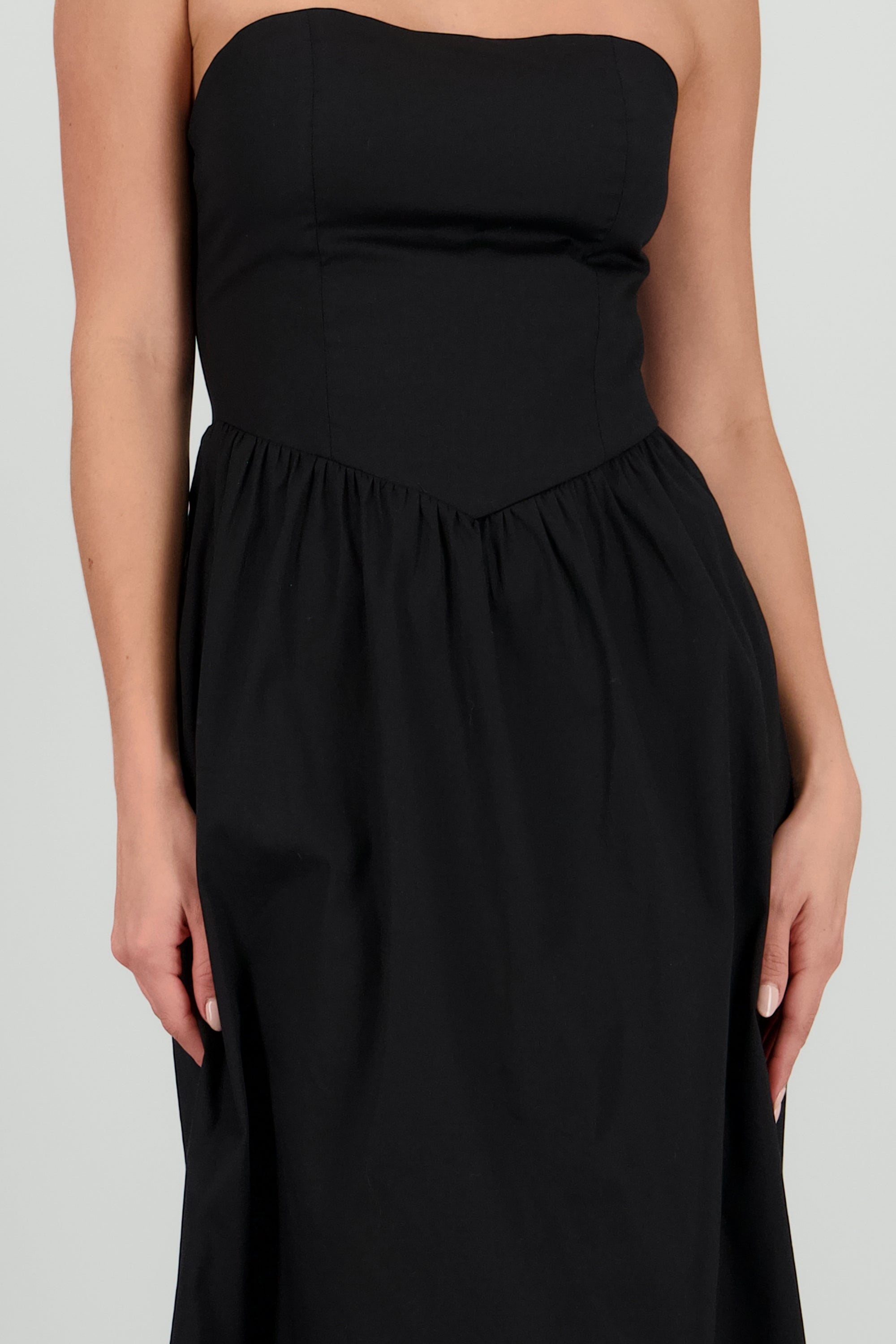 Vestido midi strapless liso NEGRO
