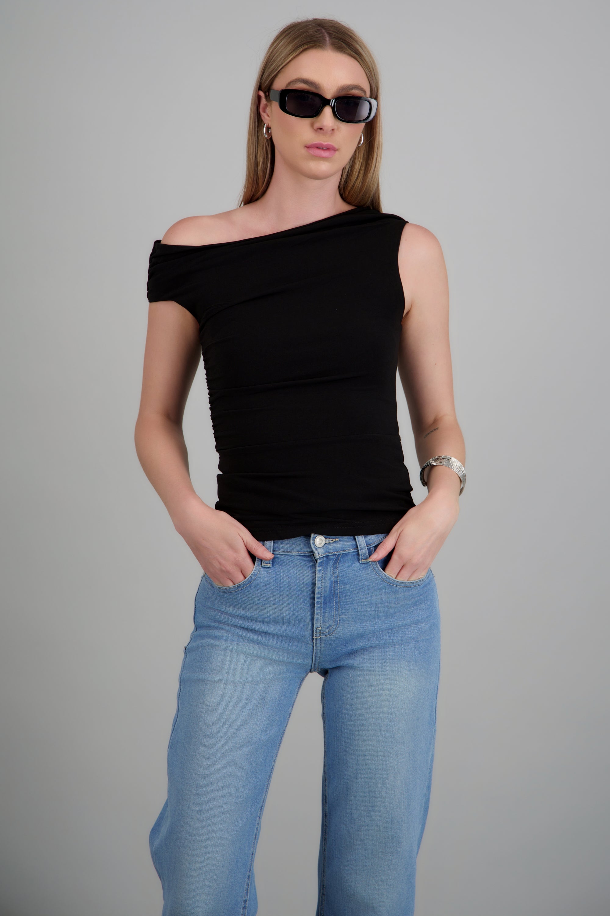 Top fruncido off-shoulders NEGRO