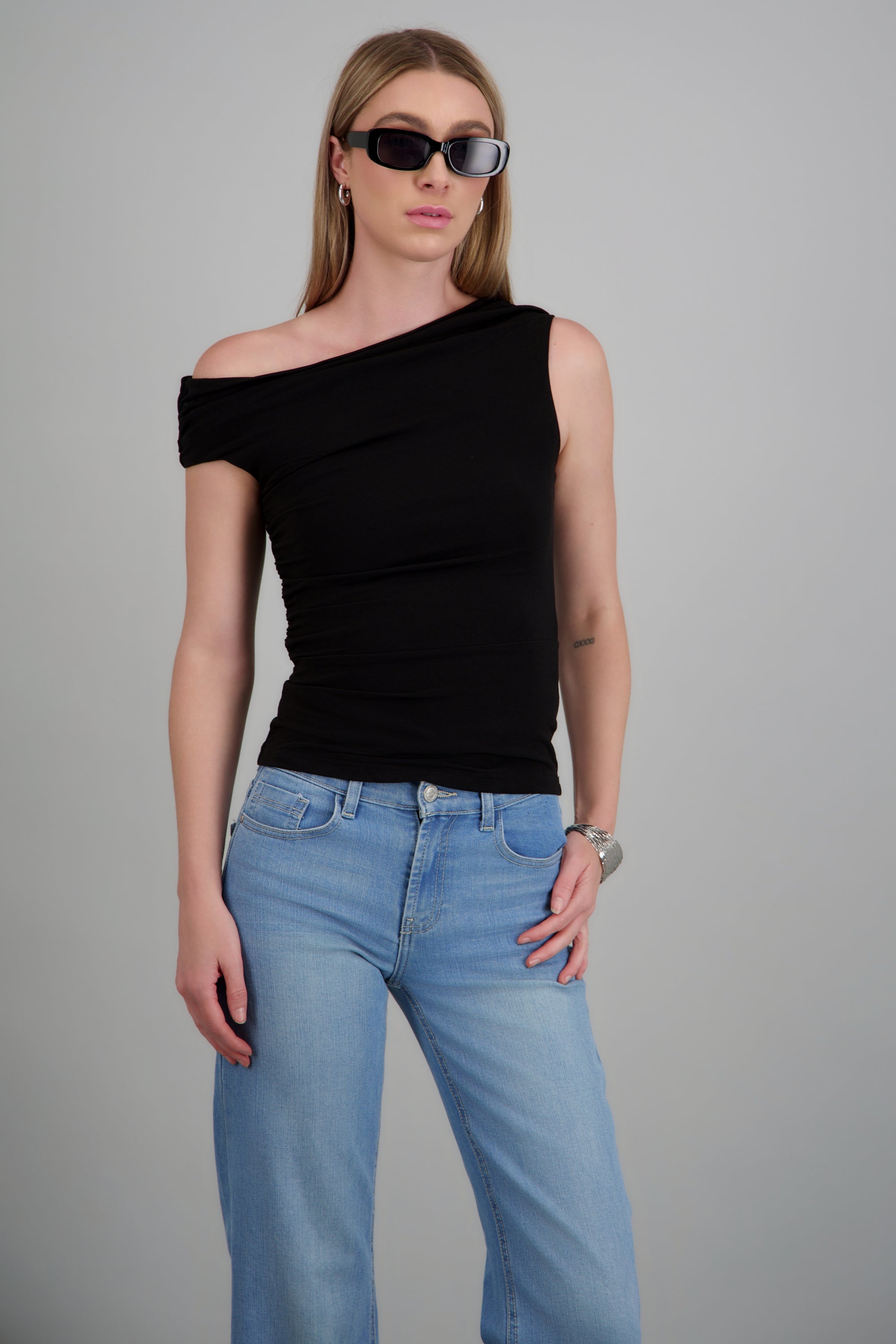 Top fruncido off-shoulders NEGRO